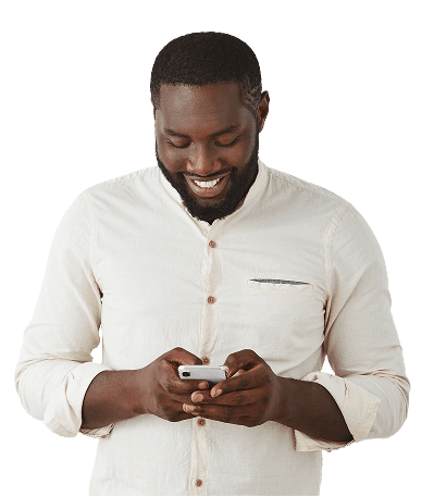 Utilisateur UTAXI consultant son téléphone